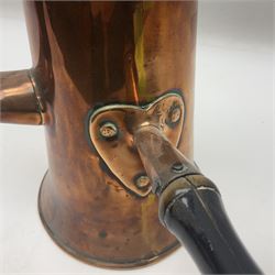 19th century copper coffee pot with a wooden handle, H28cm 