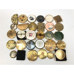  Collection of assorted vintage powder compacts including Statton and other makers  