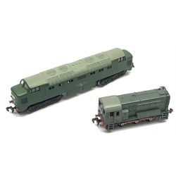 Hornby Dublo - 3232 three-rail Co-Co Diesel Electric locomotive and 3231 three-rail 0-6-0 Diesel-Electric Shunting locomotive, both boxed (2)