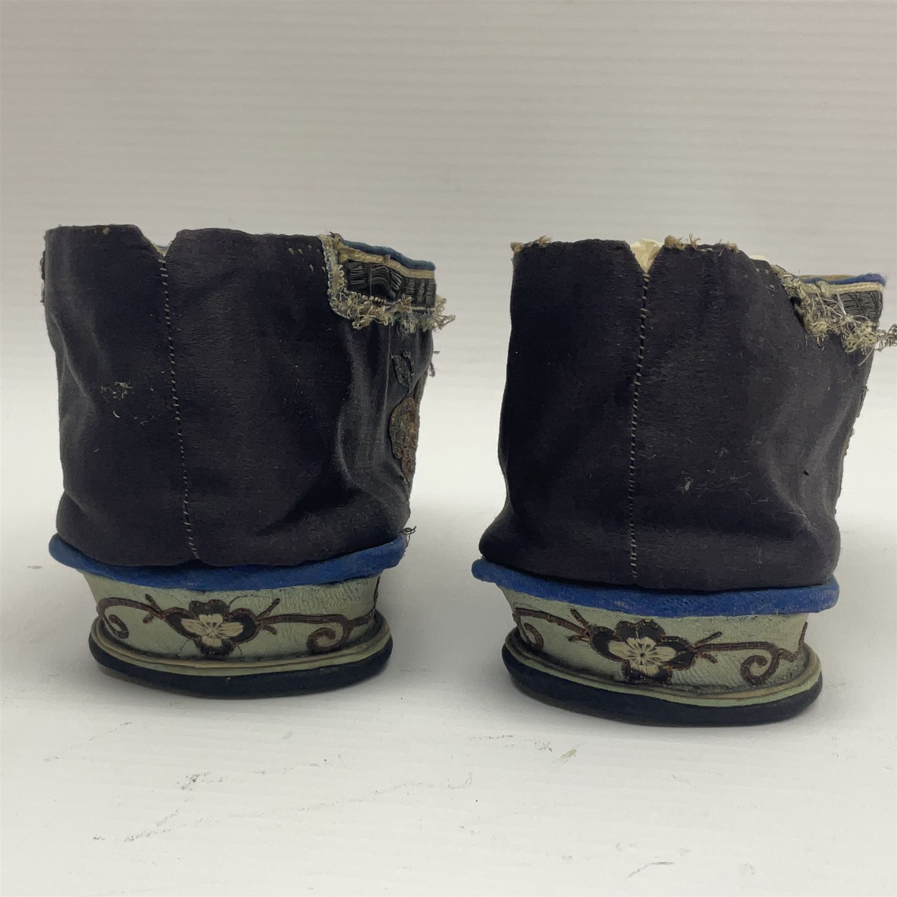 Pair of Chinese silk embroidered lotus shoes, for bound feet, a blue ground with floral detailing L15cm