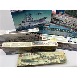 Ten plastic model kits of ships by Airfix, Revell, Dragon and Skywave, predominantly 1/600th scale including R.M.S. Titanic, HMS Invincible, two x HMS Ark Royal, HMS Fearless, HMS Hood, HMS Belfast, Bismarck etc; all boxed, most in factory sealed transparent packaging (10)