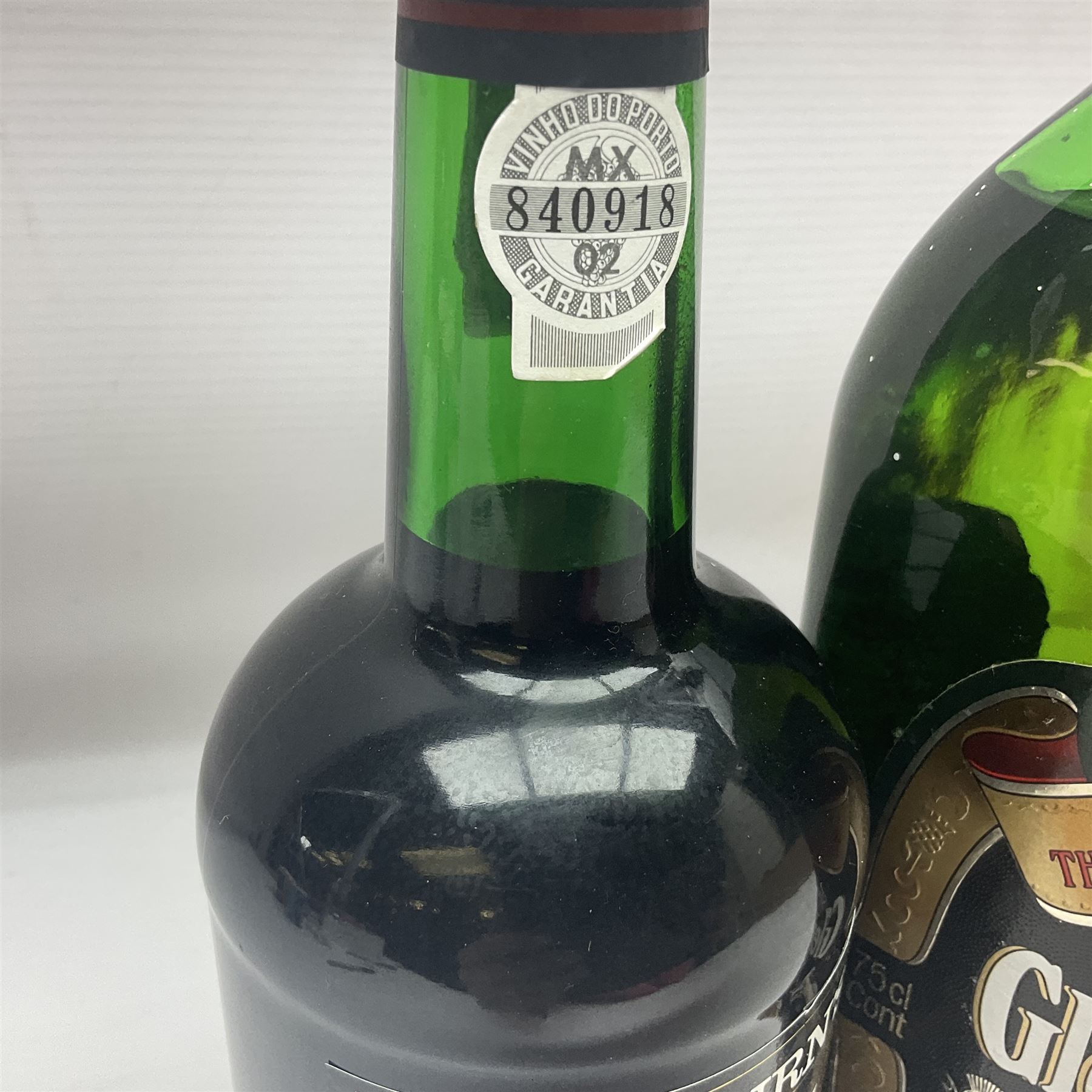 Mixed alcohol, comprising Glenfiddich special old reserve Scotch whisky, Cockburns fine ruby port and Teacher's blended Scotch whisky,  of various contents and proofs (3)