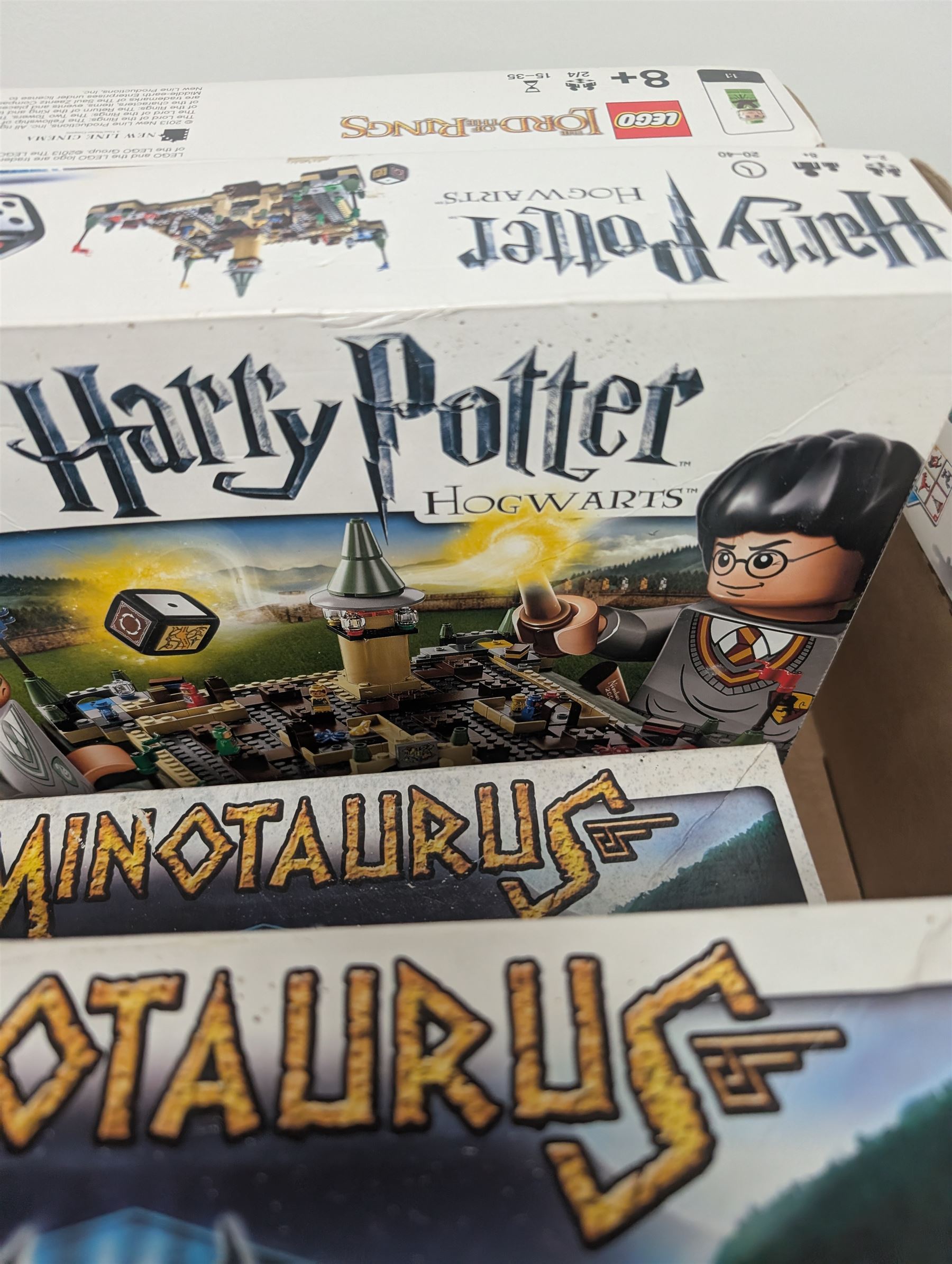 Collection of Lego Games sets, including no. 3841 Minotaurus, 3862 Harry Potter Hogwarts, 50011 Lord of the Rings Battle of Helms Deep, 3860 Heroica Fortaan, 3848 Pirate Plank, 3855 Ramses Return, 3844 Creationary, etc