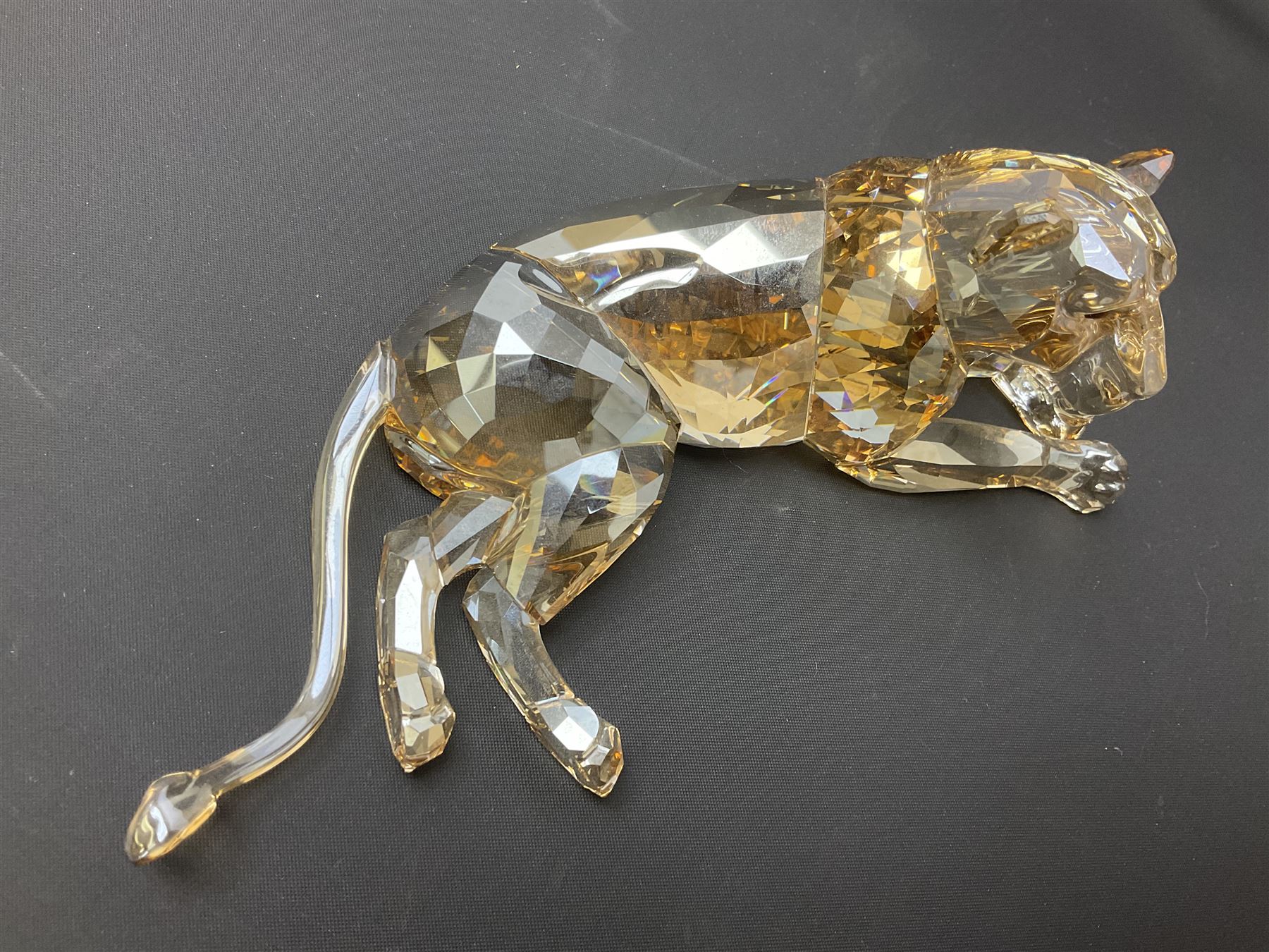 Swarovski Crystal lioness and cub, Akili, adult H7cm