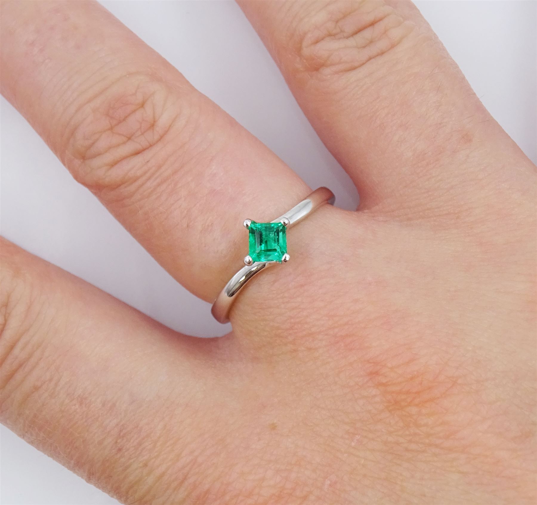 18ct white gold emerald ring, four claw set with a single square cut emerald of approx 0.30 carat, stamped 750
