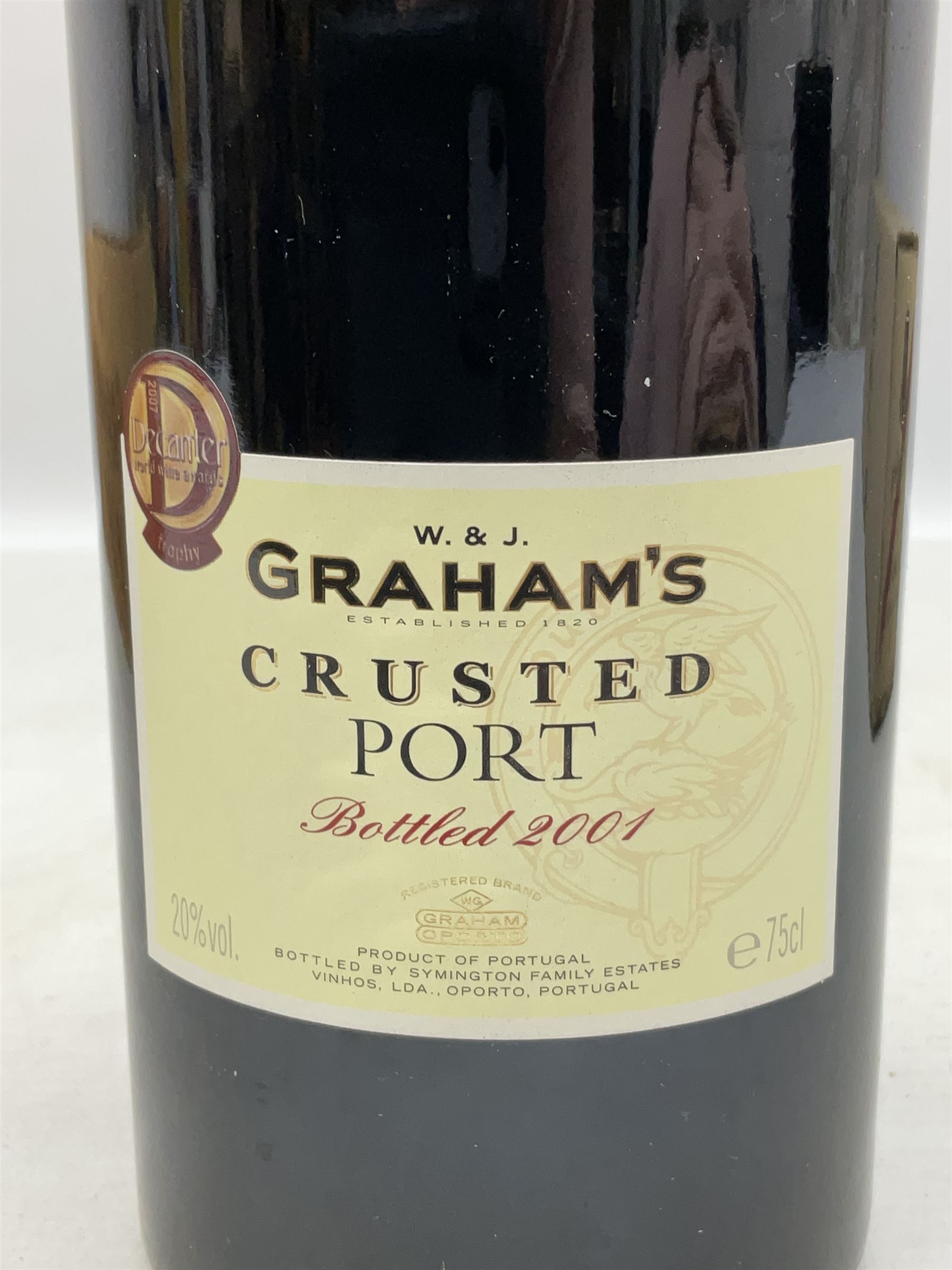 D`Arenburg 2007 The dead Arm Shiraz, 1.5 litre, 14%, together with Grahams 2001 crusted port, 75cl, 20%, both boxed 