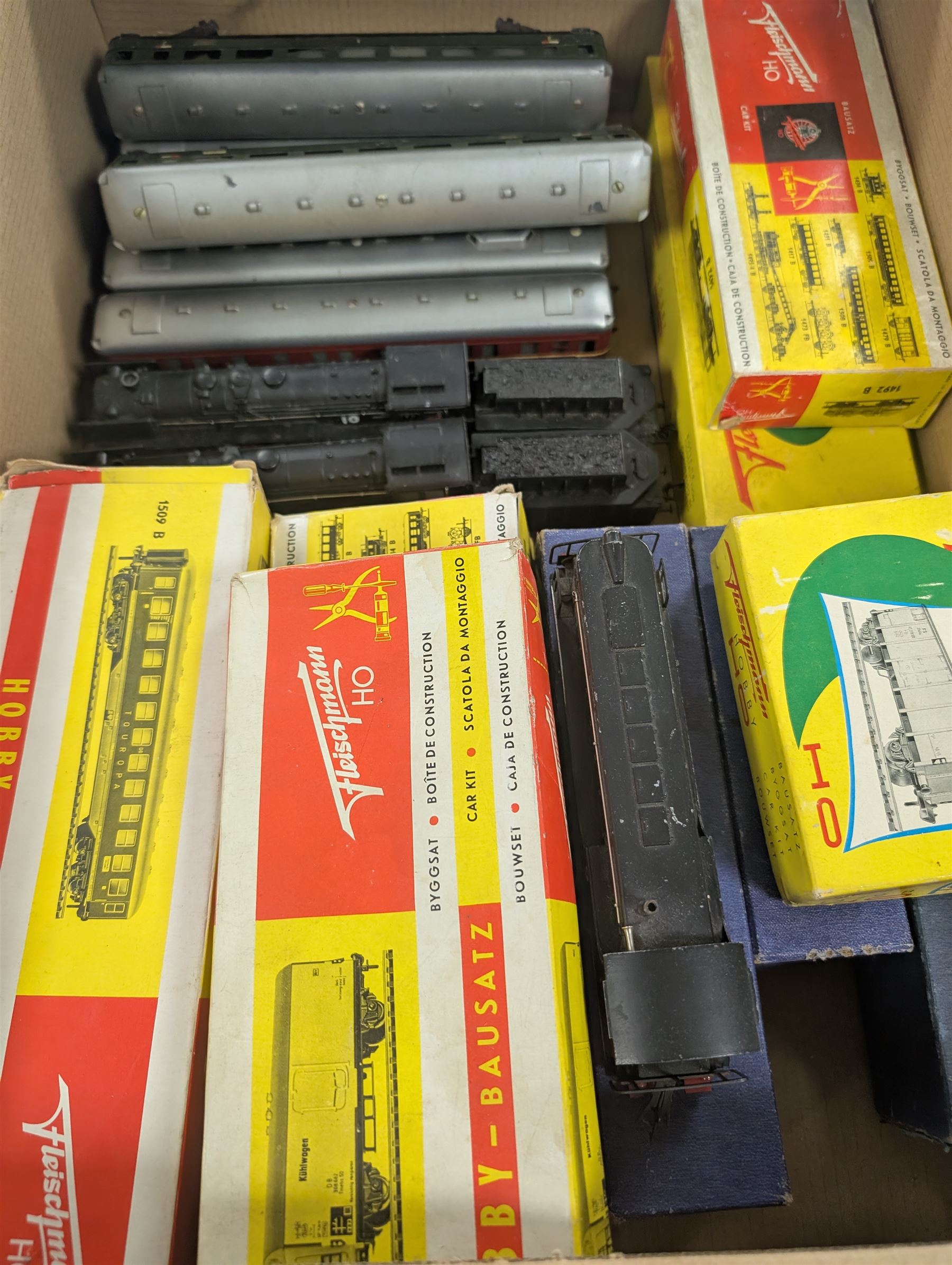 Collection of HO and OO gauge model railway rolling stock and accessories, including Fleischman locomotives, carriages, goods wagons, kit built rolling stock, Kitmaster built rolling stock, etc, in four boxes
