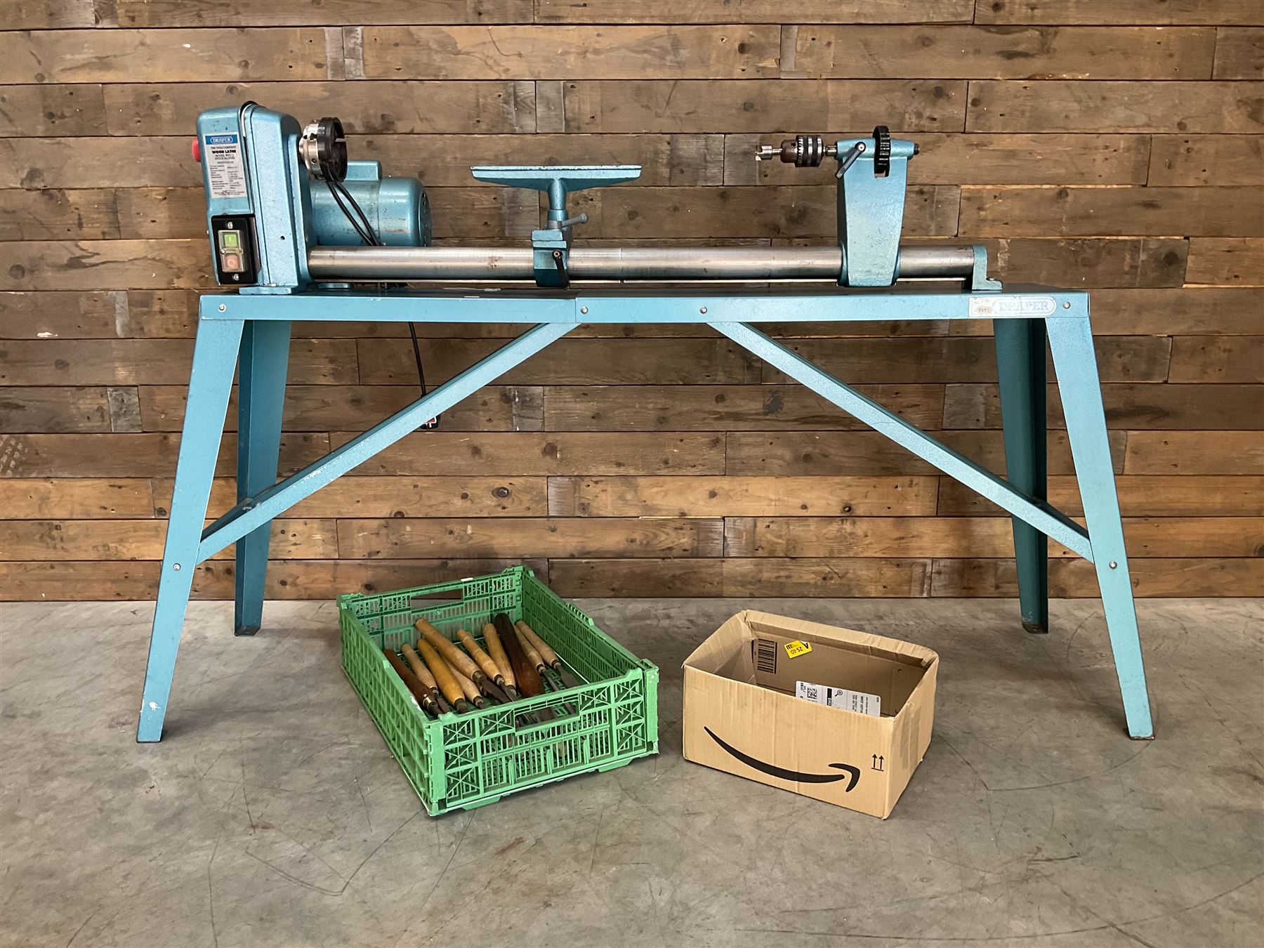 Draper WTL12 wood lathe and a collection of turning chisels 