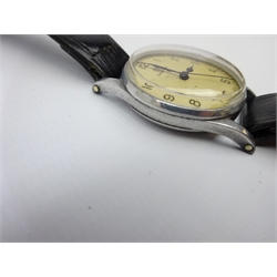  Omega WWII British Military issue stainless steel wristwatch, ref. 2292, the cream dial with Arabic numerals and centre seconds, 17 jewel Bravingtons lever movement, no. 9951614, the back with arrow mark 'H.S8 9775', signed Bravingtons  