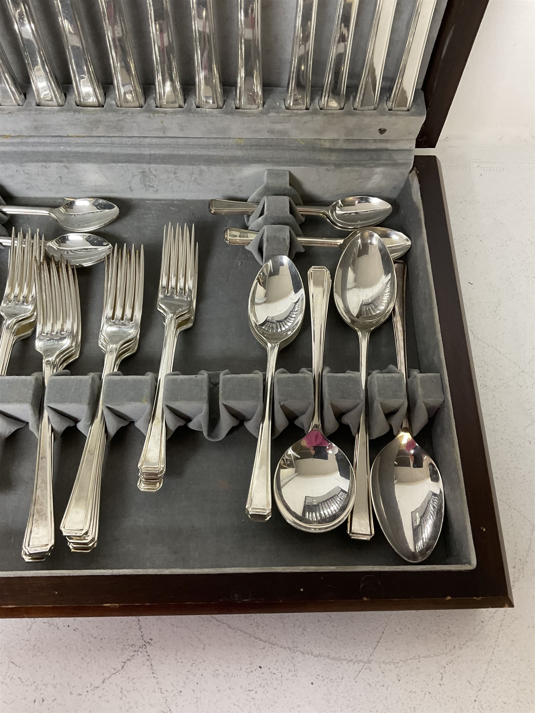 Canteen of Arthur Price Sheffield cutler, part set for eight 