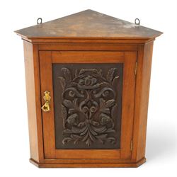 Edwardian walnut hanging corner cabinet, single panelled door with applied carved foliate ...
