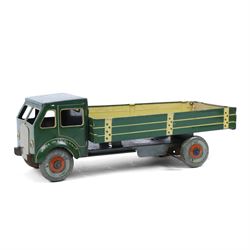 Mettoy tin plate clockwork Dunlop 90 tipper truck, in green and cream livery, H10cm, L28cm