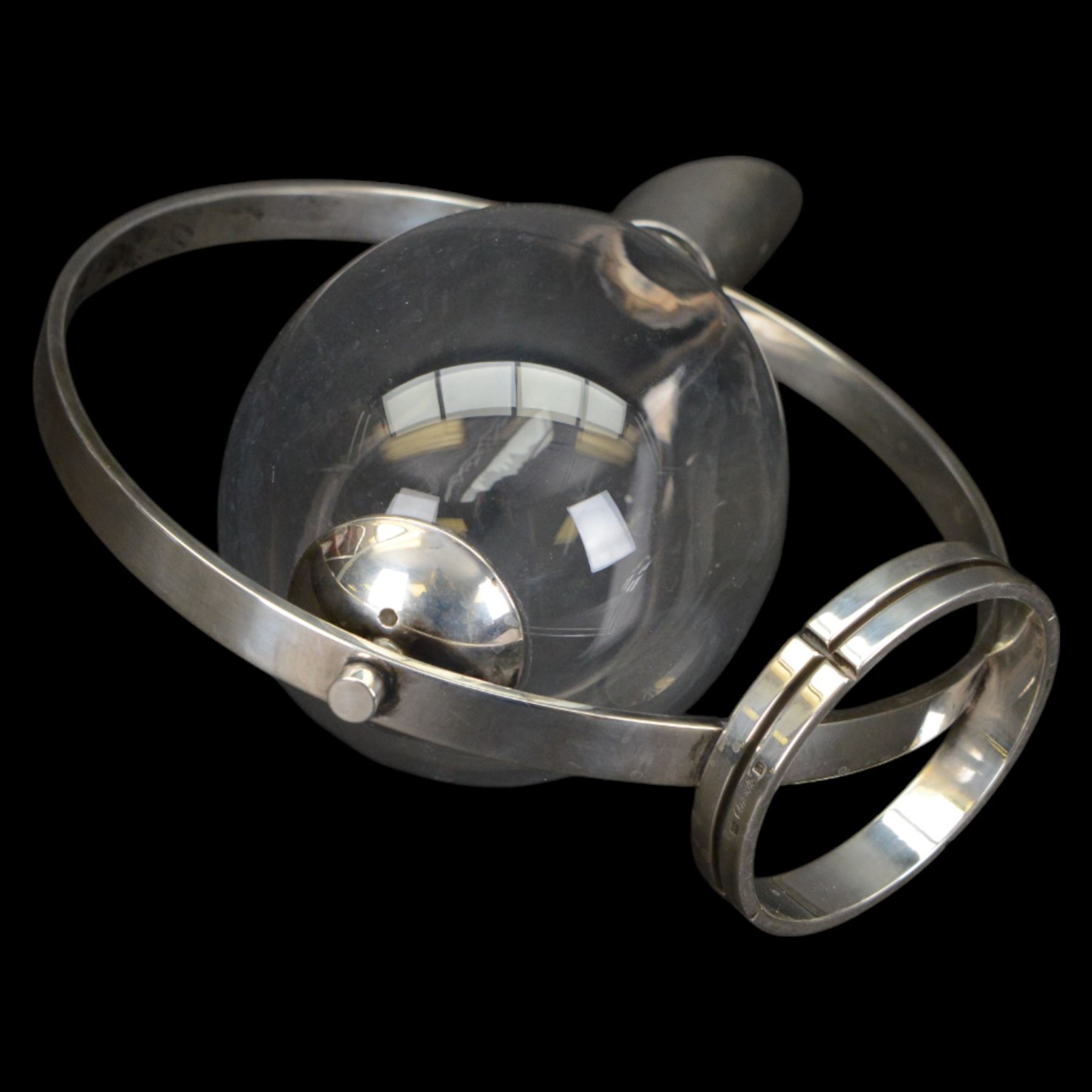Christofle Fidelio wine decanter, the glass decanter held in a circular band silverplate frame standing on a round foot, with makers mark on the band, H25cm