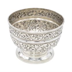 Late Victorian silver rose bowl, of circular form, with embossed and chased acanthus leaf ...
