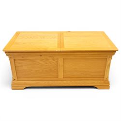 Contemporary solid oak blanket chest, rectangular sliding two-part top on metal runners en...