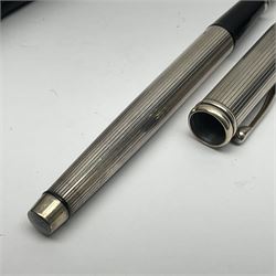 Cross sterling silver fountain pen, having fluted barrel and cap, stamped 