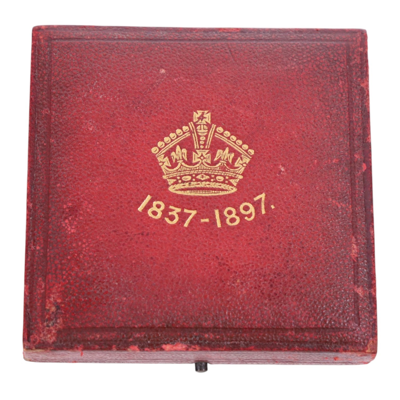 Queen Victoria 1897 bronze commemorative medallion, in tooled red case with gilt detailing