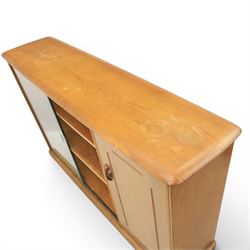 Mid-20th century elm and beech drinks cabinet with fall-front, with matching low bookcase

(Cabinet H 113cm, D 42cm, W 80cm)
(Bookcase H 87cm, D 35cm, W 137cm)