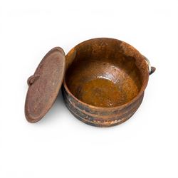 Three South African cast iron graduating cooking pots with lids and handles. Size shown for the largest