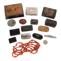 Small collection of snuff boxes, including Victorian papier mache, brass bound agate, pewt...