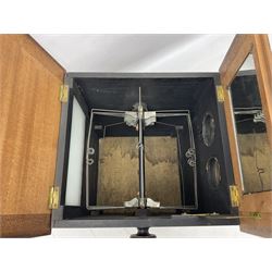 Mahogany tabletop Stereo viewer, with four Valentine Blancherd stereograph views of London, H32cm