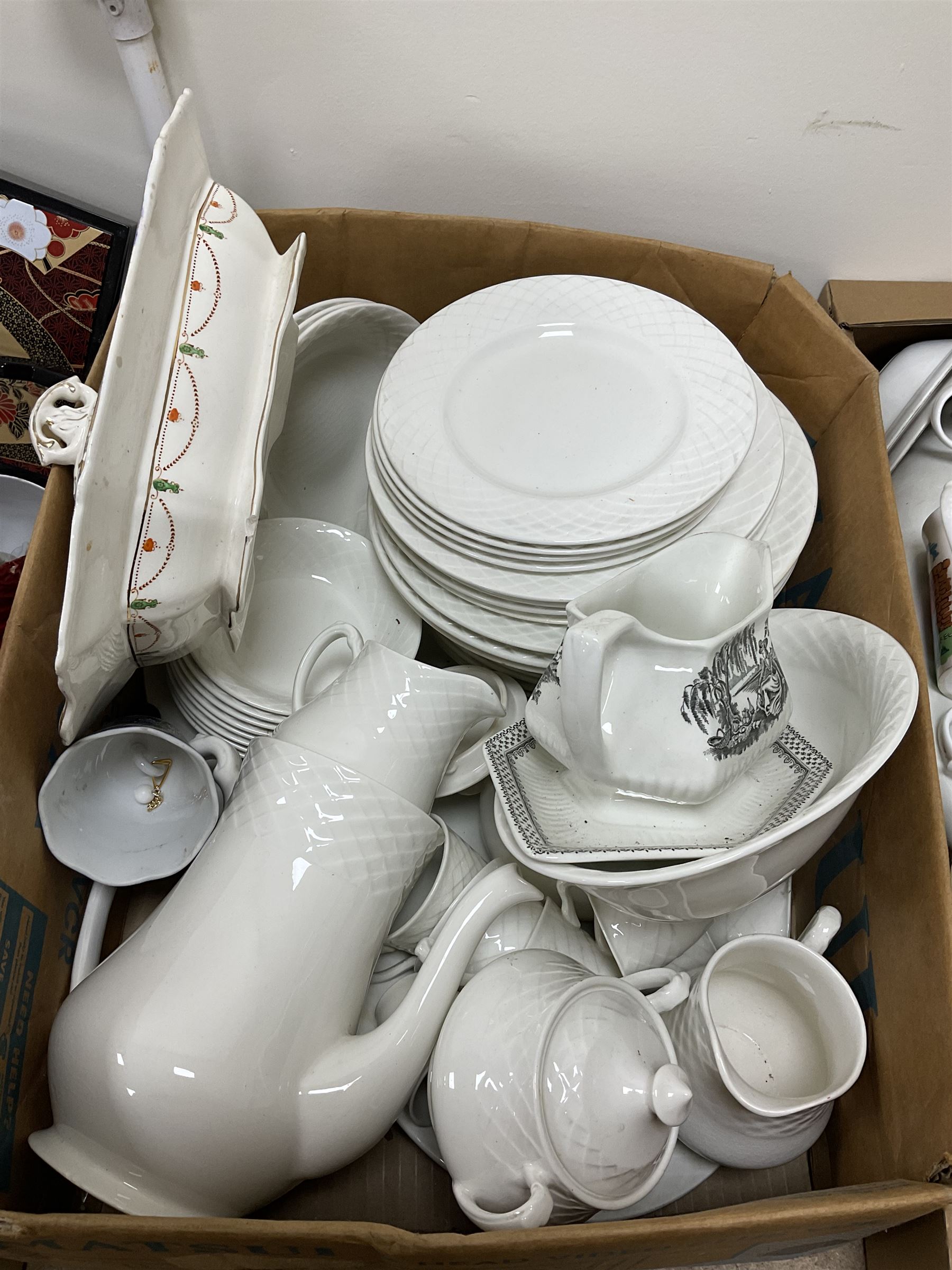 Quantity of Victorian and later ceramics to include Johnson Bros Indian Tree, Copeland Spode blue and white bowl with blue mark beneath, Masons ironstone, Wedgwood dinnerwares, fairing, studio pottery, oriental examples etc