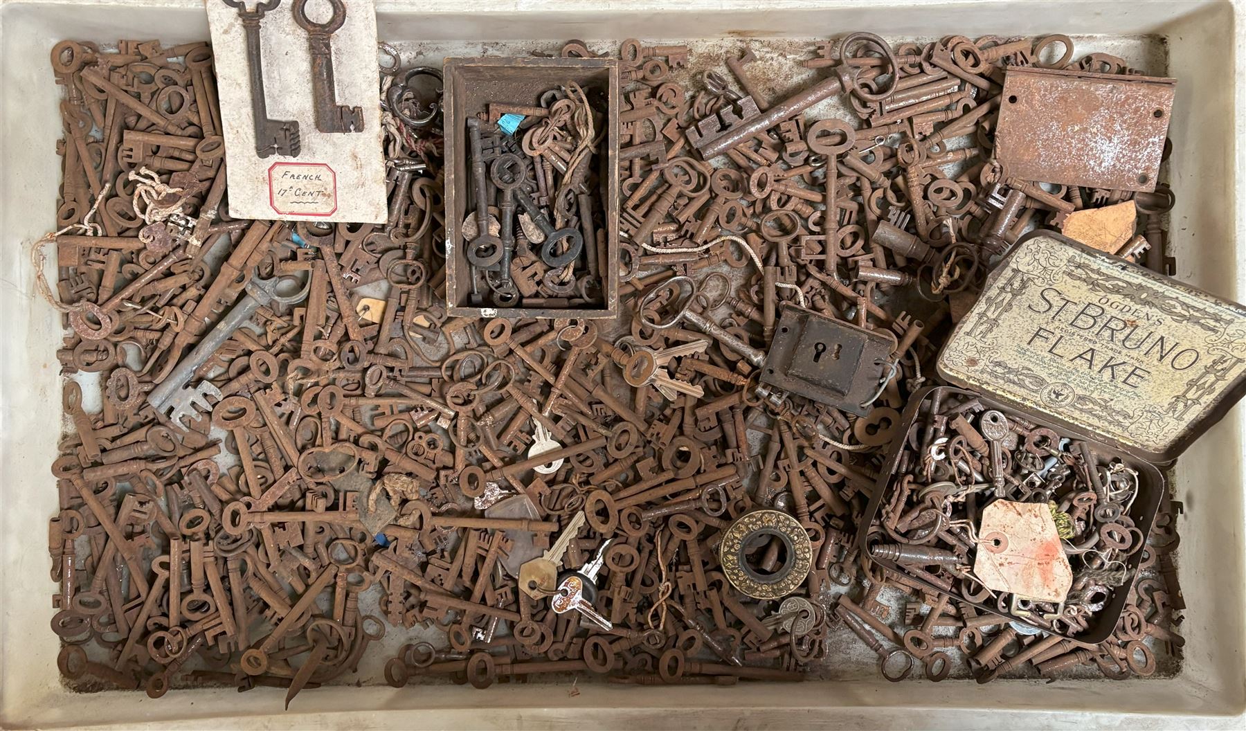 Collection of over 300 antique keys - COLLECTION BY APPOINTMENT FROM: The White House, Thirsk Road, Easingwold, York, YO61 3NF - CALL 01723 507111 TO ARRANGE