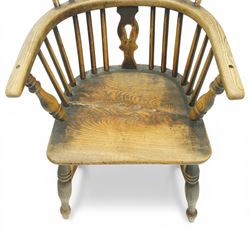 19th century low back elm Windsor armchair, hooped back with pierced central splat and radiating spindles, shaped arm bow over saddle seat, on turned supports