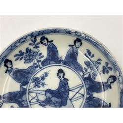 18th century Chinese blue and white Kangxi saucer, decorated with kneeling figures admiring peonies, D10cm
