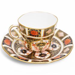 Set of six Royal Crown Derby Imari 1128 pattern tea cups and saucers