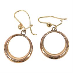 18ct gold charm and two single earrings, 14ct gold single earring and 9ct gold jewellery oddments, comprising single earrings and chain links