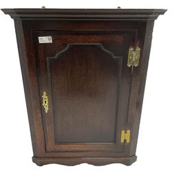 George III oak wall hanging corner cupboard, projected cornice over crossbanded and fielded panelled door, enclosing three shelves
