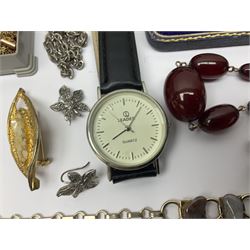 9ct gold jewellery, including two brooches, pair of pearl earrings, three gold cased wrist watches, one with spring loaded 9ct gold strap and one with 9ct gold strap, string of graduating cherry amber type beads and a collection of costume jewellery, etc 