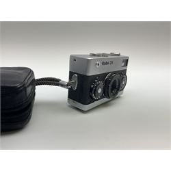 Rollei 35 Compact Camera, chrome body, with 'Carl Zeiss Nr 4618802 Tessar 1:3.5 f40mm' lens