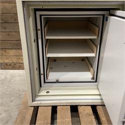 Phoenix 2000 Datacare safe, with key