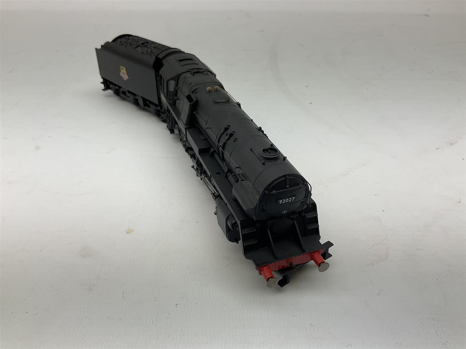 Hornby '00' gauge -Railroad Early BR Class 9F locomotive no. 92027, Class 2P 4-4-0 locomotive no. 40663 and Schools Class 4-4-0 locomotive 'Winchester' no. 30901, all DCC ready (3)