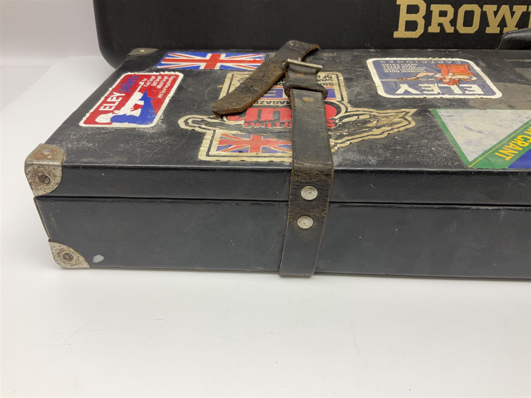 Browning black plastic shotgun case to accommodate 76.2cm (30