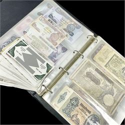 World and Great British banknotes to include Brazil, Canada, France, Germany, Ghana, Indonesia, Iraq, Hong Kong, Hungary, Japan, Vietnam, Zimbabwe, a collection of Chinese ‘Hell Money’, and quantity of ‘De La Rue Systems’ test notes, housed in ring binder and loose