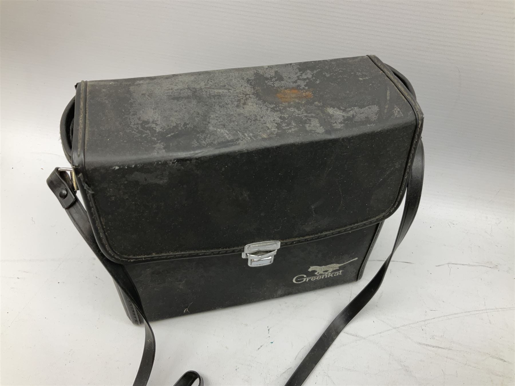 Eleven cased pairs of binoculars, to include Omiya 8x30, Tasco, Esde-Optik 8x40 Weitwinkel, Chinon 10x50 Field. Aico Rapide 8x30, Astralite zoom 6x- 14x32, etc