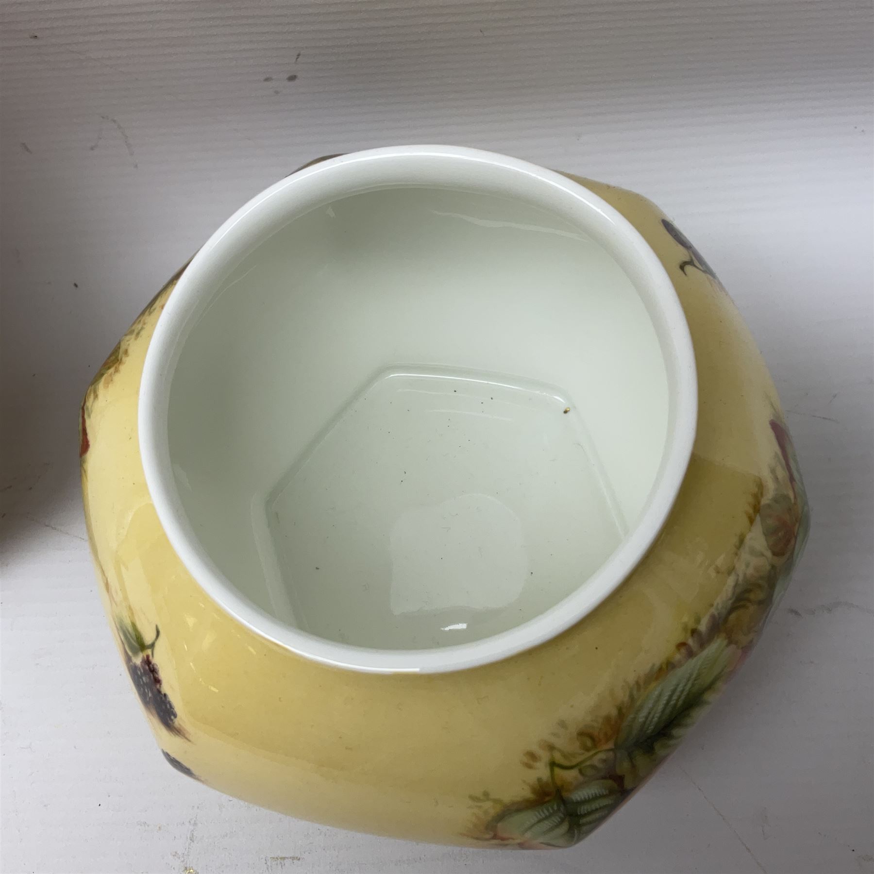 Aynsley Orchard Gold five coffee cans and saucers, mantel clock, plate etc 