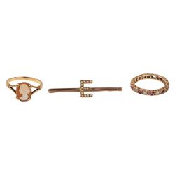 9ct gold jewellery, including cameo ring, seed pearl letter 'E' brooch and a stone set ete...