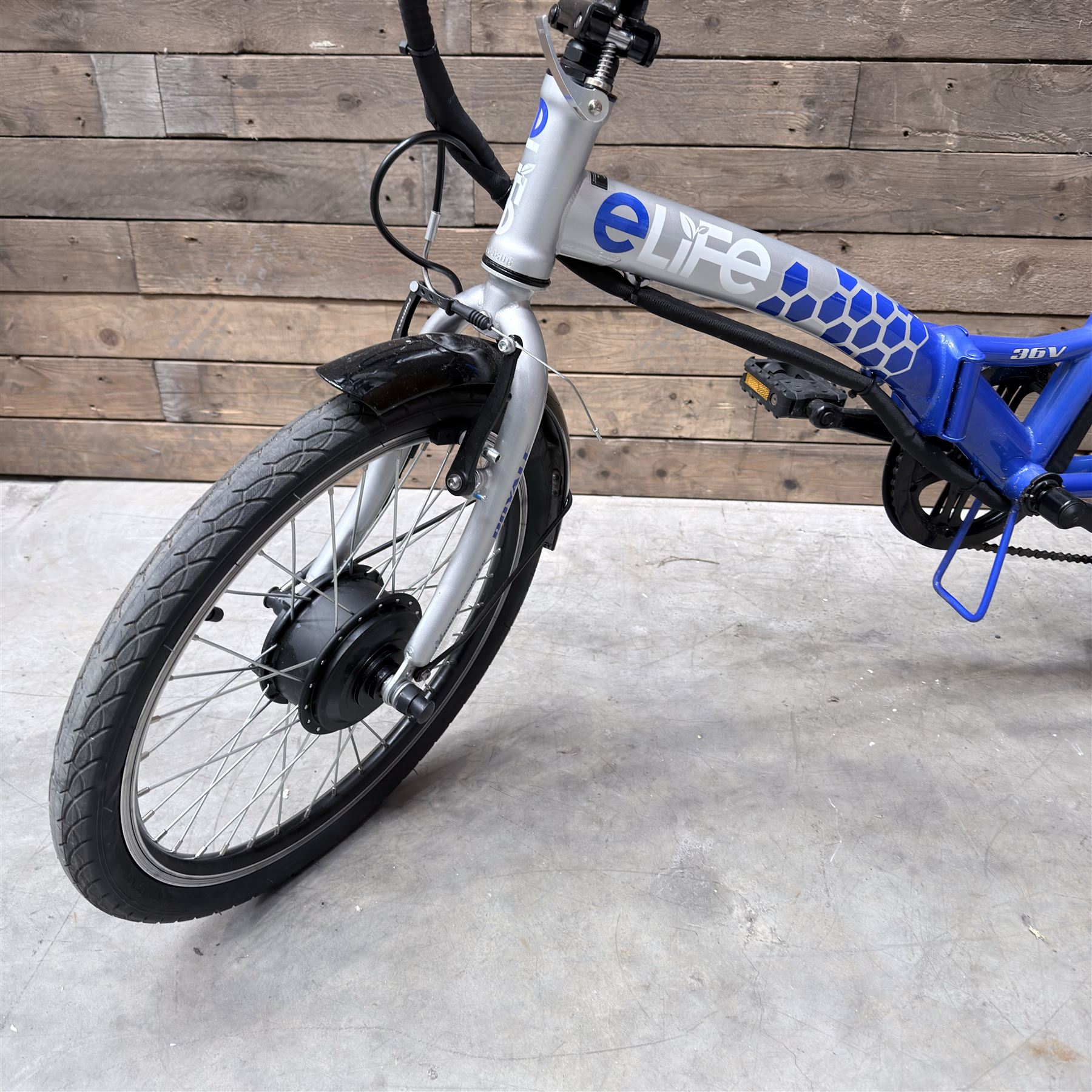 ELife Royal electric assisted bike with charger