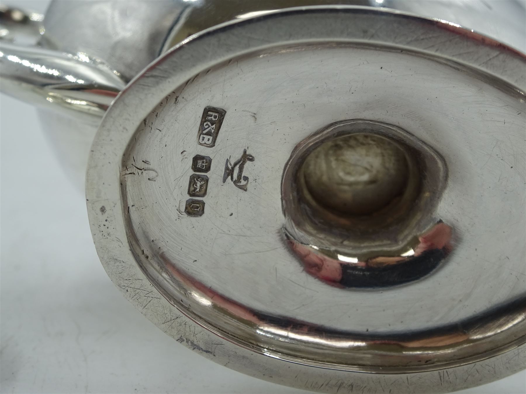 Edwardian silver novelty cigar table lighter, modelled as a Roman oil lamp, the body engraved to one side with bird in flight, hallmarked Roberts & Belk Ltd, Sheffield 1901, approximate weight 2.41 ozt (75 grams)