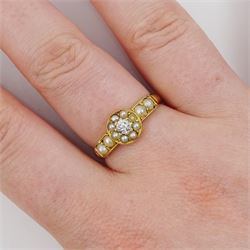 Edwardian 18ct gold single stone old cut diamond and split pearl cluster ring, with pearl shoulders, Birmingham 1910