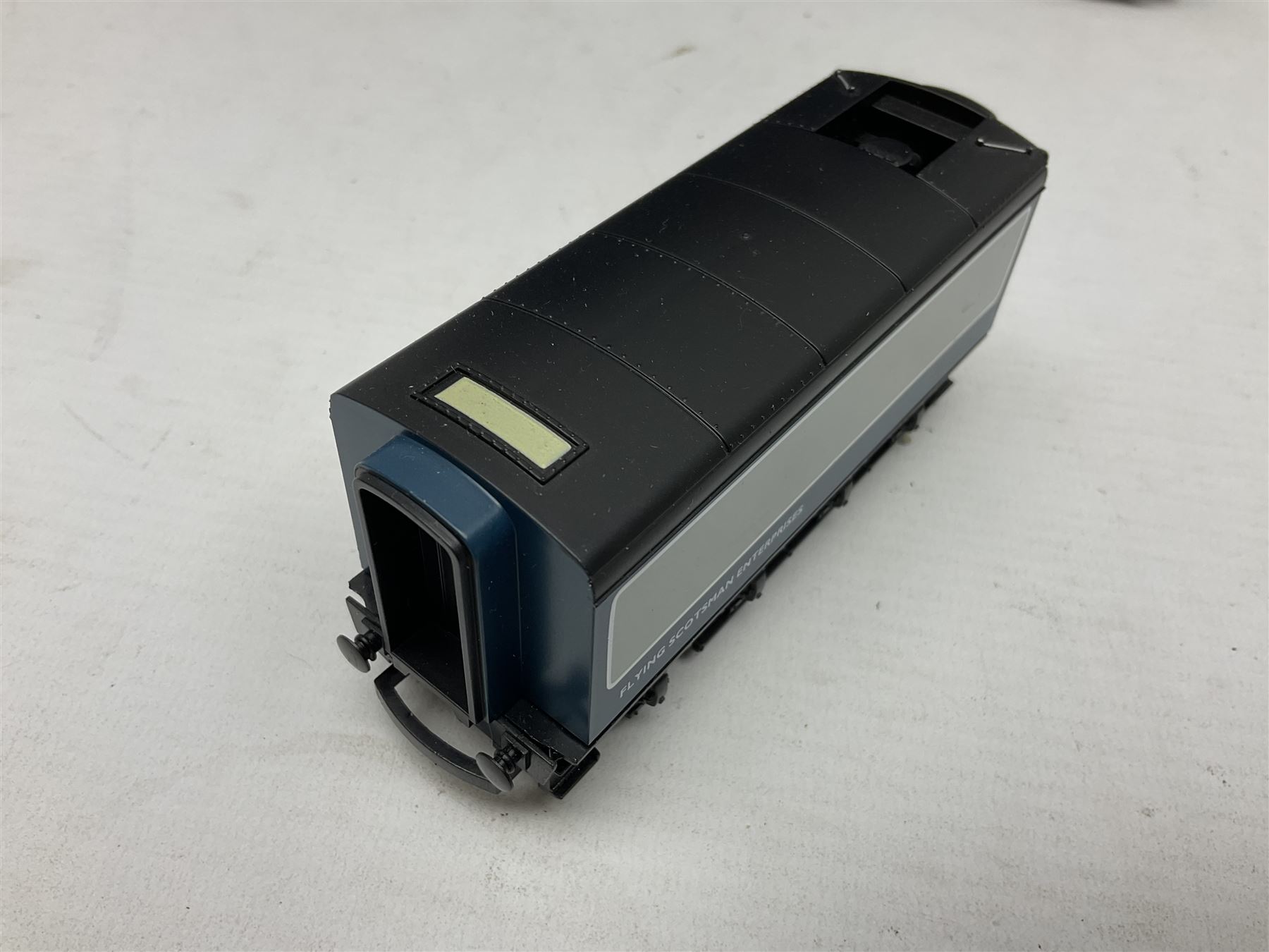 Hornby '00' gauge - LNER green 4-6-2 locomotive 'Flying Scotsman' No.4472 with tender and additional water tender in blue/grey; unboxed; together with The Flying Scotsman Limited Presentation Edition pack of three BR Mk.2A open and brake coaches; boxed