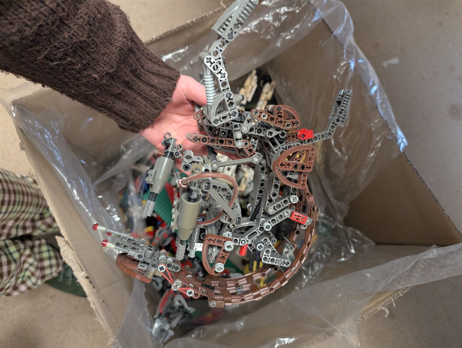 Large collection of loose lego, including part built sets