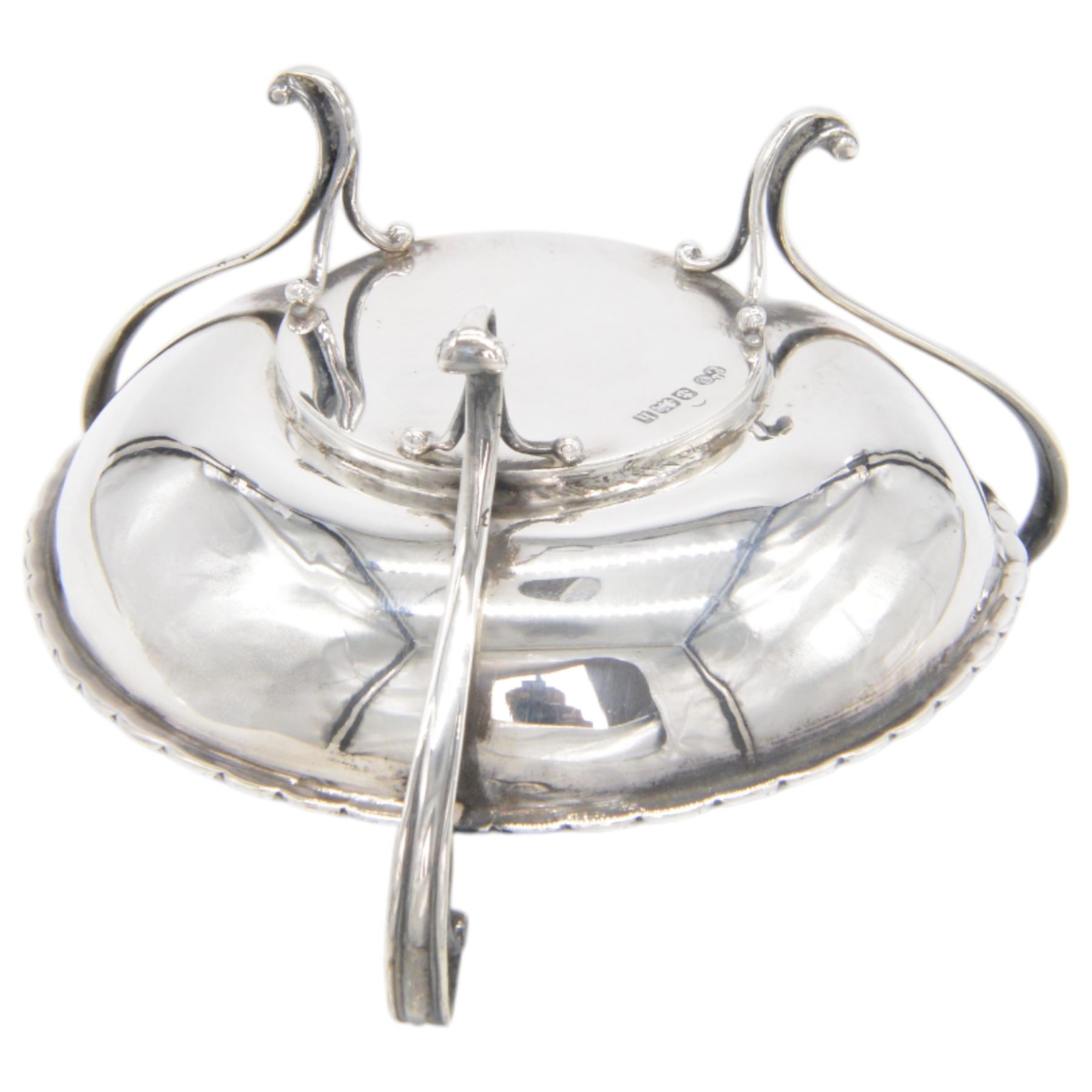Art Nouveau silver footed bowl, of circular form with three naturalistically curved handles and upon three scroll feet, hallmarked Elikington & Co, Birmingham 1907, H8cm, D13.5cm