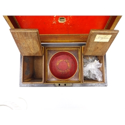  George III walnut tea caddy, the interior fitted with two lift out rosewood caddies & etched glass slop bowl, L30cm x H15cm  