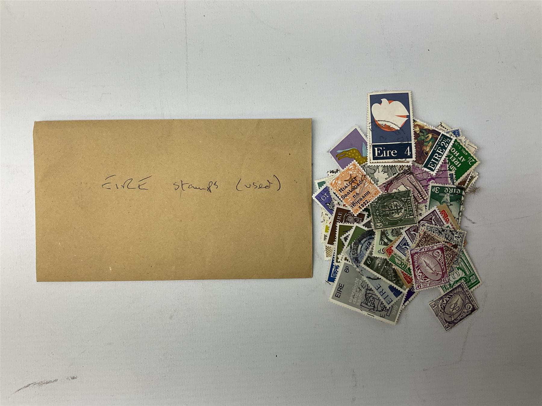 Comic postcards including Bamforth and Quip examples together with WW1 postcards, a collection of world stamps including examples from China, and other ephemera 