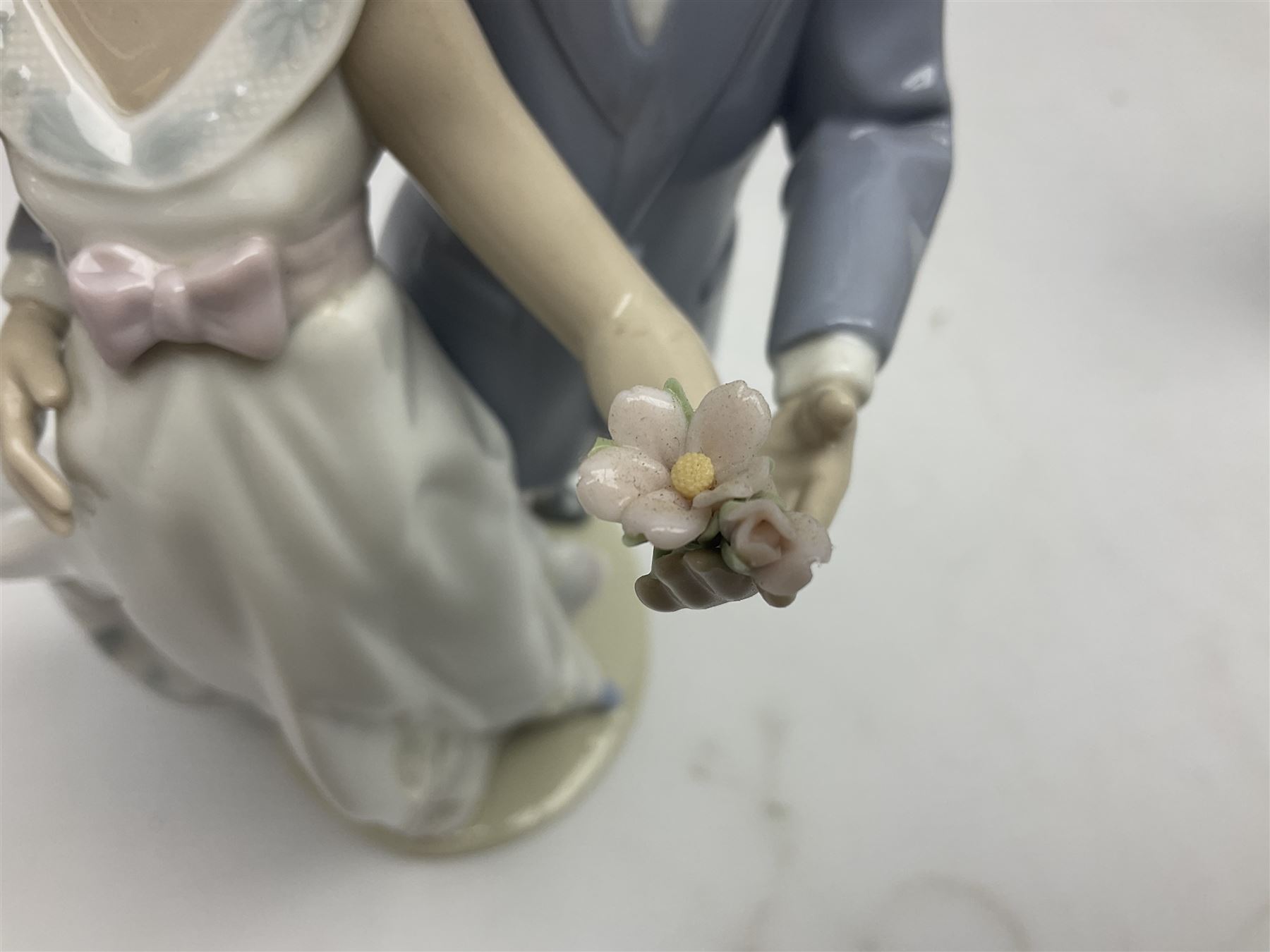 Two Lladro figures, comprising Now & Forever no 7642 and Kiss & Make Up no 5555, largest example H28cm